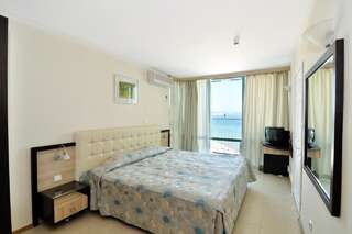 Отель Hotel Boryana Албена Двухместный номер с 1 кроватью или 2 отдельными кроватями и видом на море-4